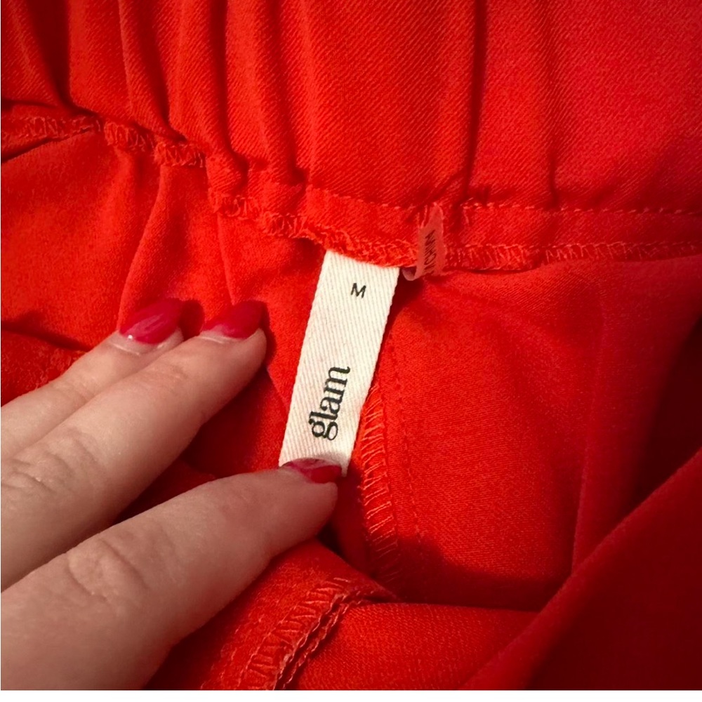 Red shorts - Picture 2 of 4